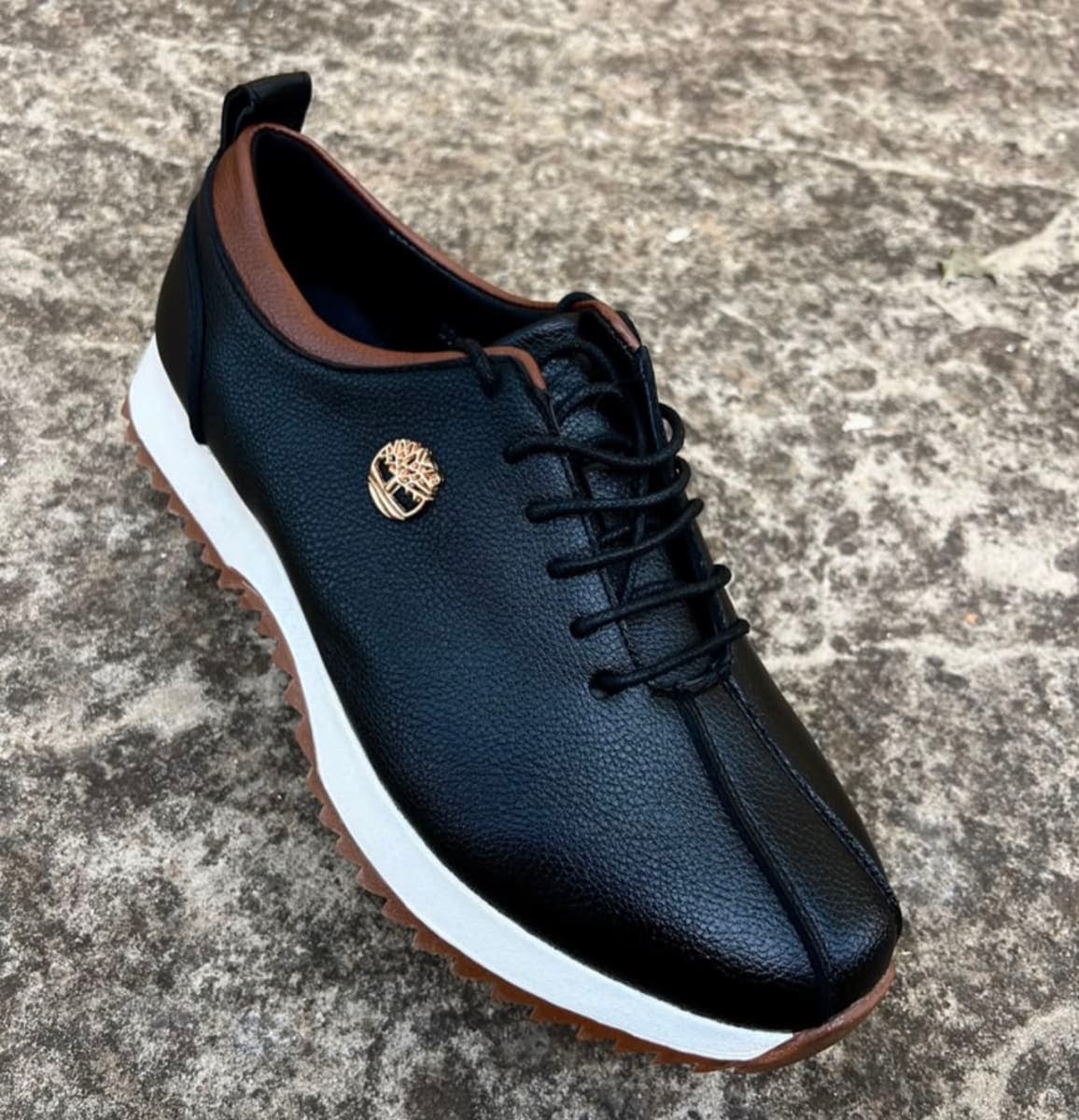 black low-top leather casual