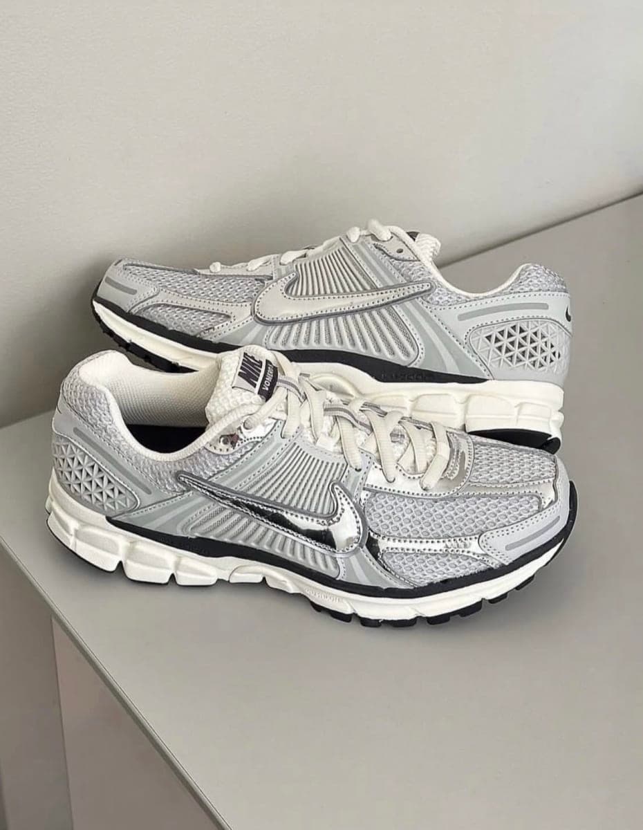 Nike Vomero 5 metallic silver